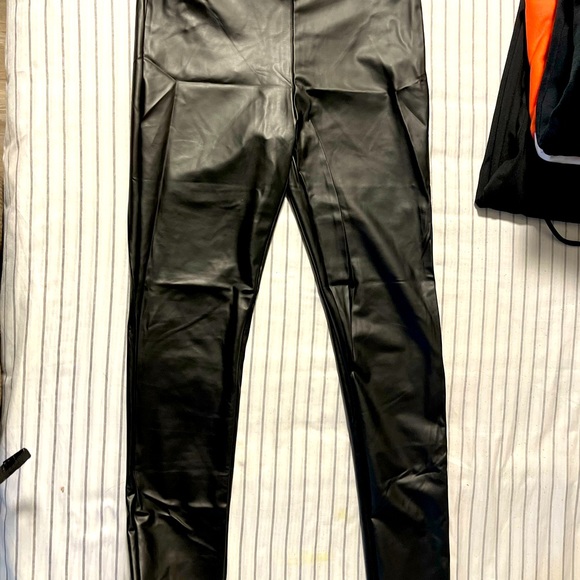 Black leather legging - Picture 2 of 4